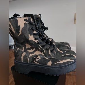 knitted camouflage boots (new)